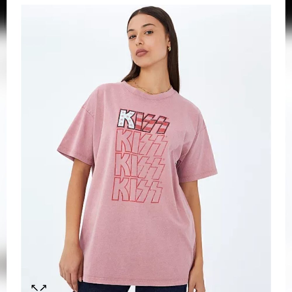 Cotton On Kiss Print Pink Women's Boyfriend Relaxed Fit Tee Size Medium